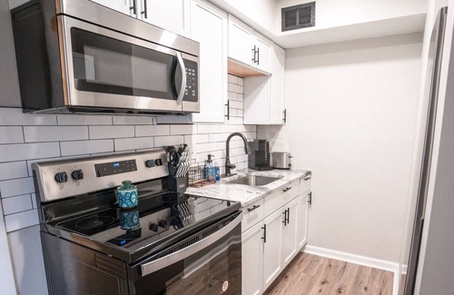 Franklin Park Apartamento | Modern Convenience! Near Franklin Park! 1 BR Apt!