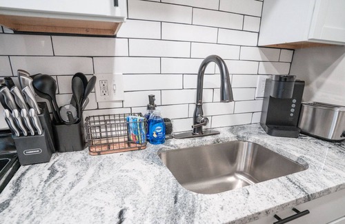 Franklin Park Apartamento | Modern Convenience! Near Franklin Park! 1 BR Apt!