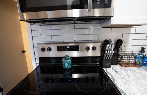 Franklin Park Apartamento | Modern Convenience! Near Franklin Park! 1 BR Apt!