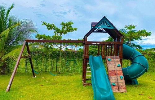 Barrio Ricos y Famosos Apartamento | Modern & convenient condo in Jaco downtown