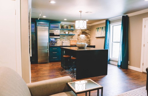 Lake Charles Casa | Hogar corporativo moderno / 406 Peake Street