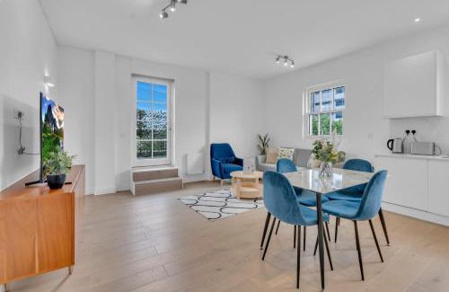 Turnham Green Apartamento | Modern Cosy 2 bed apartment, Smart TV & NETFLIX with private balcony and city view