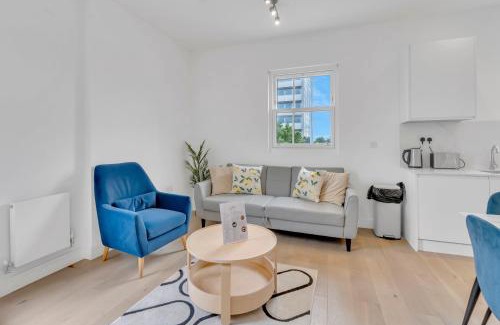 Turnham Green Apartamento | Modern Cosy 2 bed apartment, Smart TV & NETFLIX with private balcony and city view