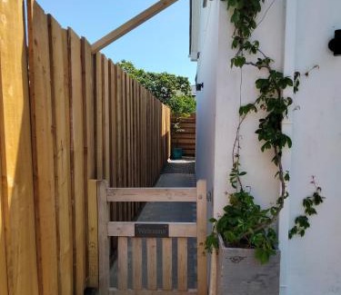 Mawnan Smith Apartamento | Modern cosy apartment walking distance to many cove beaches and coast path walks as well as the famous Helford river