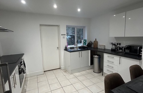 Margam Casa | Modern Cosy Spacious 4 Bedroom House