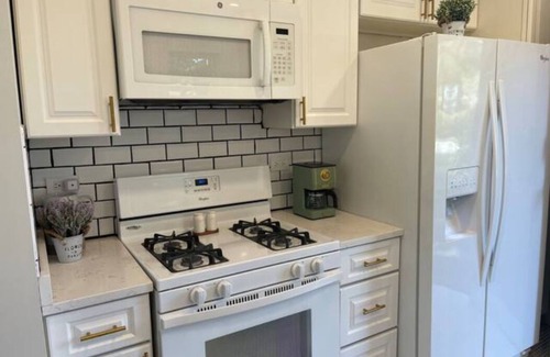 North Shore Cabaña | Modern Cottage by the lake