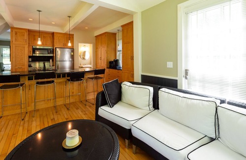 Brunswick Casa | Modern cottage nestled on the eastern shore of Mere Point in Brunswick