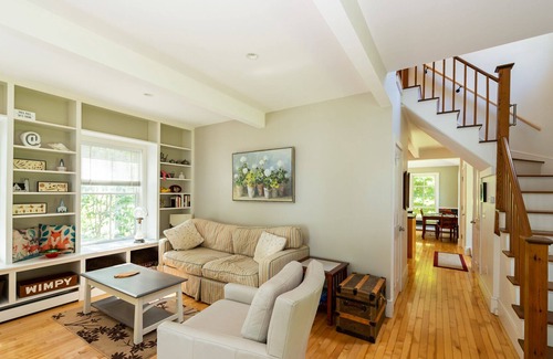 Brunswick Casa | Modern cottage nestled on the eastern shore of Mere Point in Brunswick