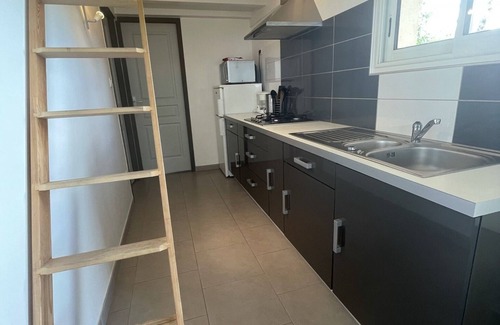 Joyeuse Casa | Casa moderna, piscinas, Wifi, parque infantil, pueblo de casas rurales cerrado y deportivo