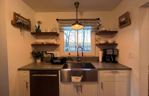 Woodstock Cabaña | Modern Cottage w/ Amazing Views & Hot Tub