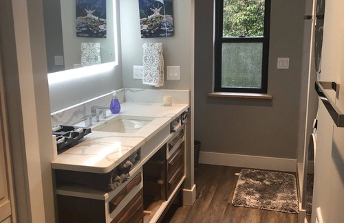 Somers Casa | Modern cottage with amazing views of Flathead Lake and the Rocky Mountains