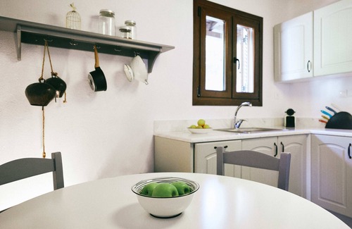 Sithonia Cabaña | Modern cottage with lush gardens and direct beach access