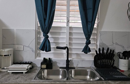Sanchez Villa | Modern Countryside Villa/4-Bdrm/3 Bath/ AC/ WiFi/Cable/up to 15 ppl