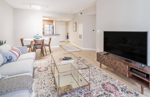 Radnor - Fort Myer Heights Apartamento | Modern Court House 1BR w/ Elevator, near Plaza & Dining, by Blueground