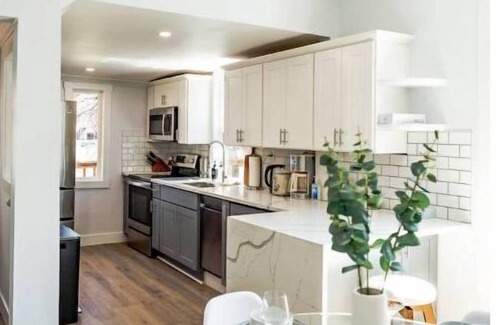 King Casa | Modern Cozy - 94 Walkscore - Pet Friednly - Near legacy Emanual