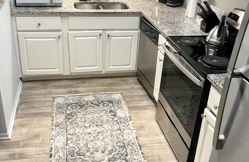 Brandon Apartamento | Modern & Cozy Apt Tampa! - Great location W/D, Full Kitchen, Toiletries included