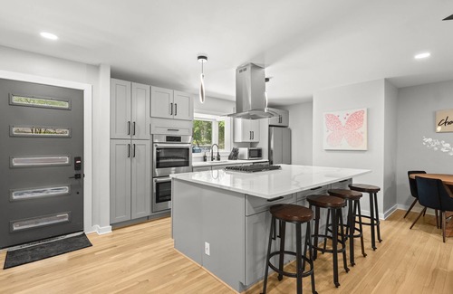 Garden Hills Casa | Modern, Cozy Buckhead 4+3 SFH + Backyard