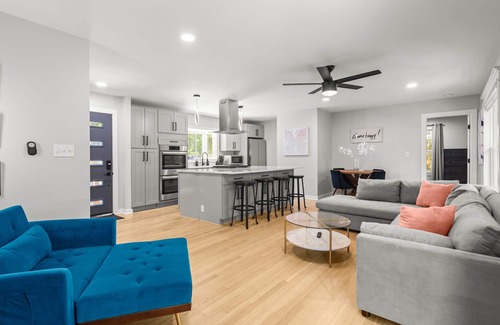 Garden Hills Casa | Modern, Cozy Buckhead 4+3 SFH + Backyard
