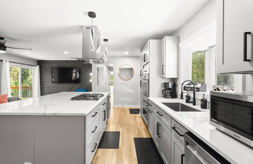 Garden Hills Casa | Modern, Cozy Buckhead 4+3 SFH + Backyard