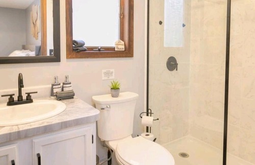 East Stroudsburg Cabina | Modern Cozy Cabin in the Poconos Mountains Bushkill Falls
