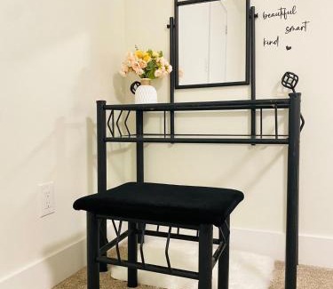 Jasper Place Casa | Modern Cozy Entire Guest Suite in Central Edmonton