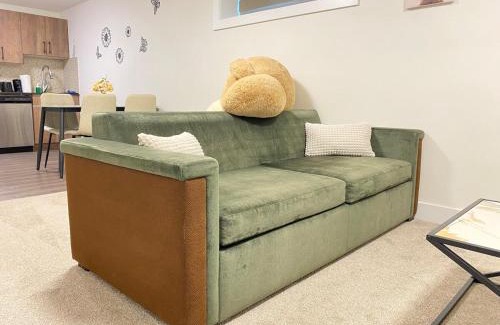 Jasper Place Casa | Modern Cozy Entire Guest Suite in Central Edmonton