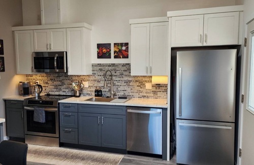 Eugene Apartamento | Modern Cozy Furnished Retreat in Fabulous Eugene