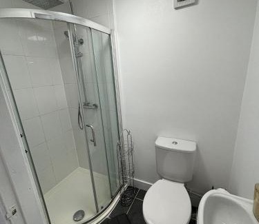 Rawcliffe Casa | Modern & Cozy Gem - 10min to City Center - Parking
