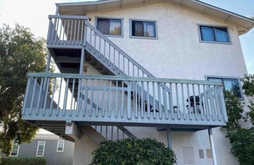 Carpinteria Apartamento | Modern & Cozy Gem ~ Walk to the Beach ~ Queen Beds