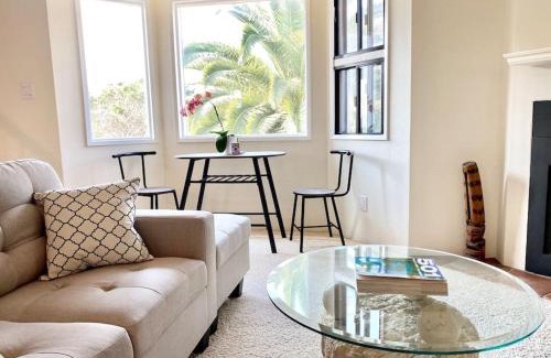 Carpinteria Apartamento | Modern & Cozy Gem ~ Walk to the Beach ~ Queen Beds