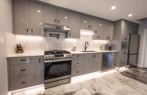 Uptown Casa | modern cozy house in new westminster