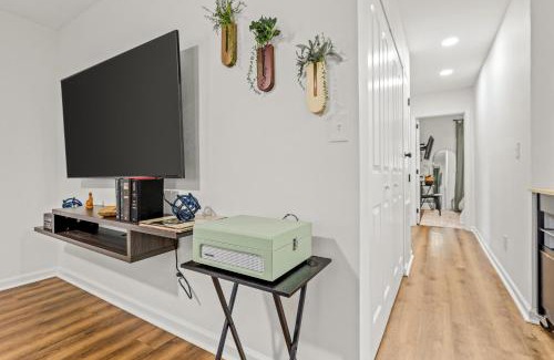 Tallahassee Casa | Modern & Cozy Midtown Charm Free Parking Fsu