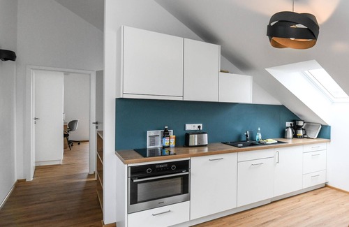 Waggershausen Apartamento | Modern, cozy penthouse with large south-facing terrace and mountain views.