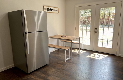 West Arlington Casa | Modern/ Cozy Residential Home- Near Arlington Entertainment