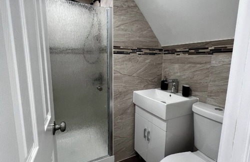 Queens Casa | Modern & cozy Room in Queens nearTrain 4long stays
