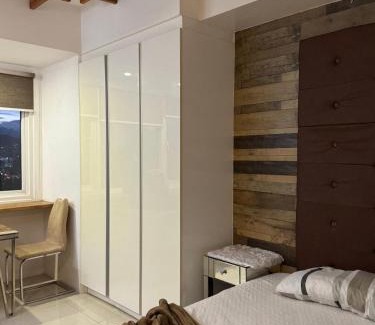 Mabolo Apartamento | Modern Cozy with Netflix Condo Unit in Calyx Cebu Ayala