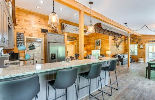 Murphy Casa | Modern Creek-Front Cabin with Deck and Views in Murphy