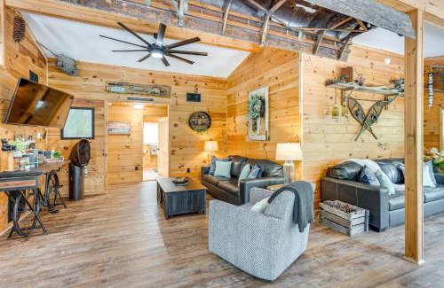 Murphy Casa | Modern Creek-Front Cabin with Deck and Views in Murphy