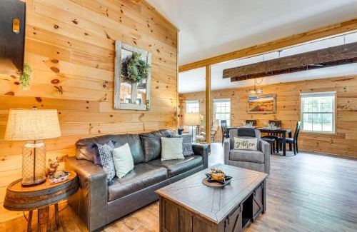 Murphy Casa | Modern Creek-Front Cabin with Deck and Views in Murphy