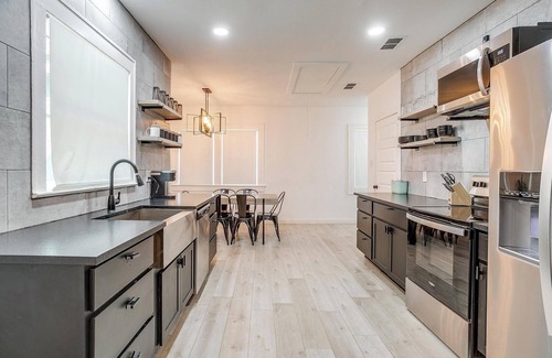 Oak Cliff Casa | Modern Dallas 3BR | Backyard Oasis & Firepit
