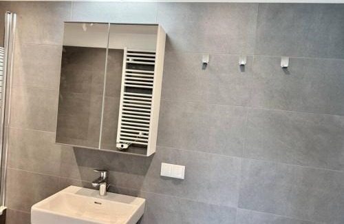 Donaustadt Apartamento | Modern Danube Apartment with Balcony & Free Parking