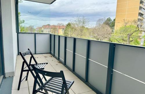 Donaustadt Apartamento | Modern Danube Apartment with Balcony & Free Parking
