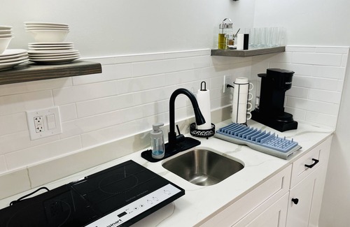 Washington Casa | Modern DC Retreat Near waterfront w/ Free Parking