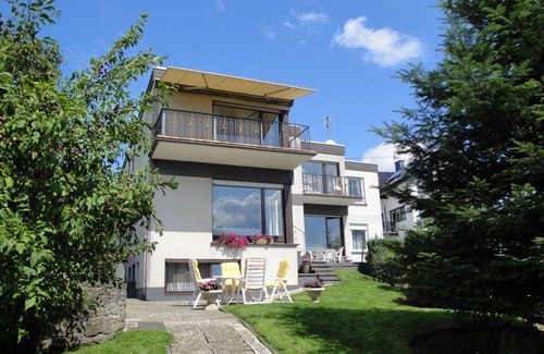 Reifferscheid Apartamento | cómodo apartamento moderno con balcón y hermosas vistas.
