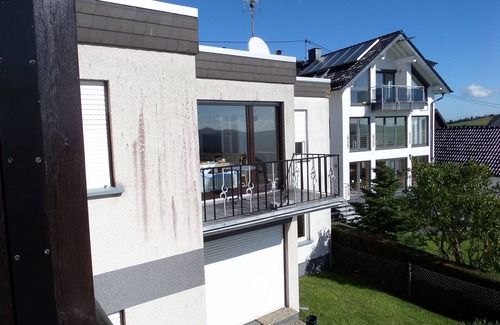 Reifferscheid Apartamento | cómodo apartamento moderno con balcón y hermosas vistas.