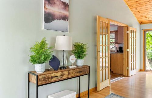 Berkeley Springs Casa | Modern decor, Hot Tub, Fire Pit, Grill, & Games