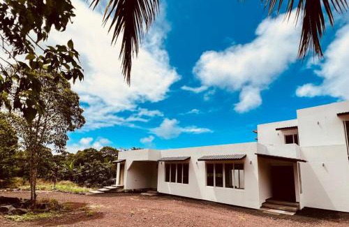 Puerto Ayora Villa | Modern Deluxe Villa in Galápagos