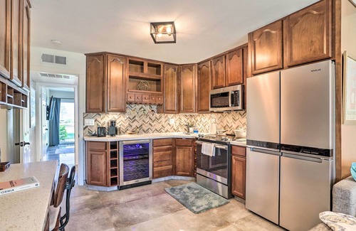 Desert Hot Springs Condominio | Modern Desert Hot Springs Condo w/ Pool Access!