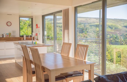 Uig Casa | Modern design, Great sea bay view, 2 bedrooms & 3 bathrooms