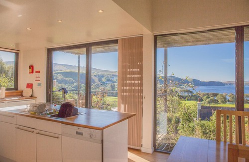 Uig Casa | Modern design, Great sea bay view, 2 bedrooms & 3 bathrooms